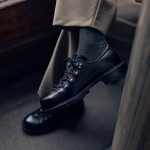 Strathcona - Black Alcazar - VIBERG